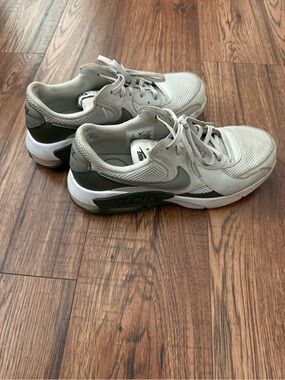 Nike Men's Light Gray and Olive Green Running Sneakers
